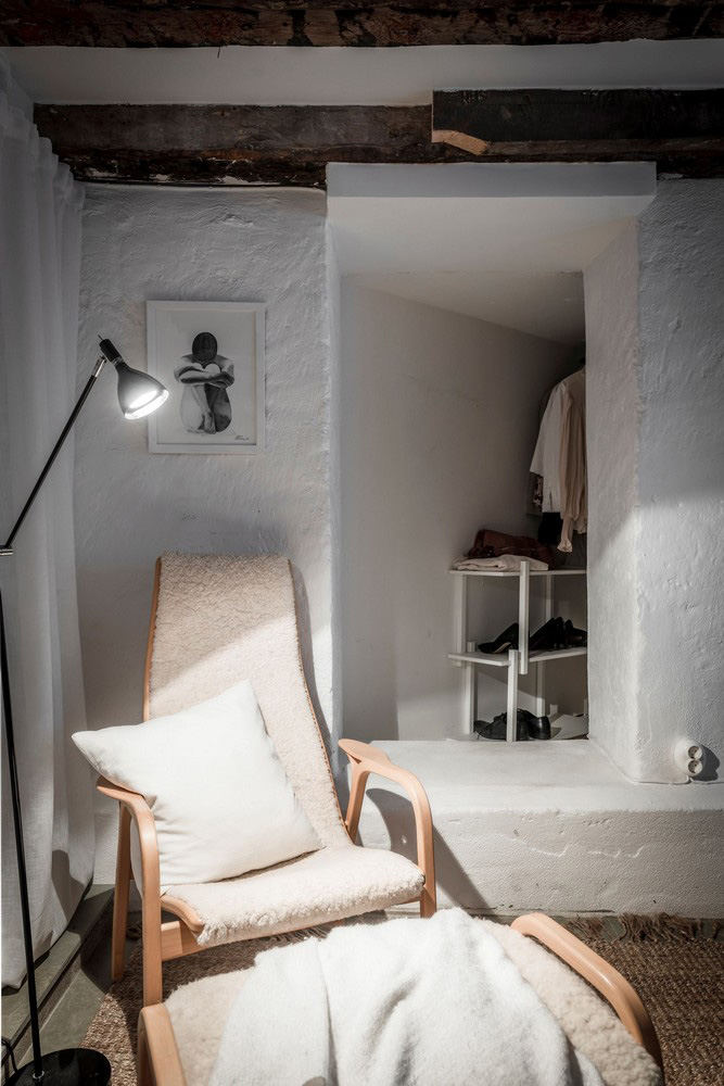 瑞典宁静灰褐公寓 顶层阁楼设计巧妙-24
