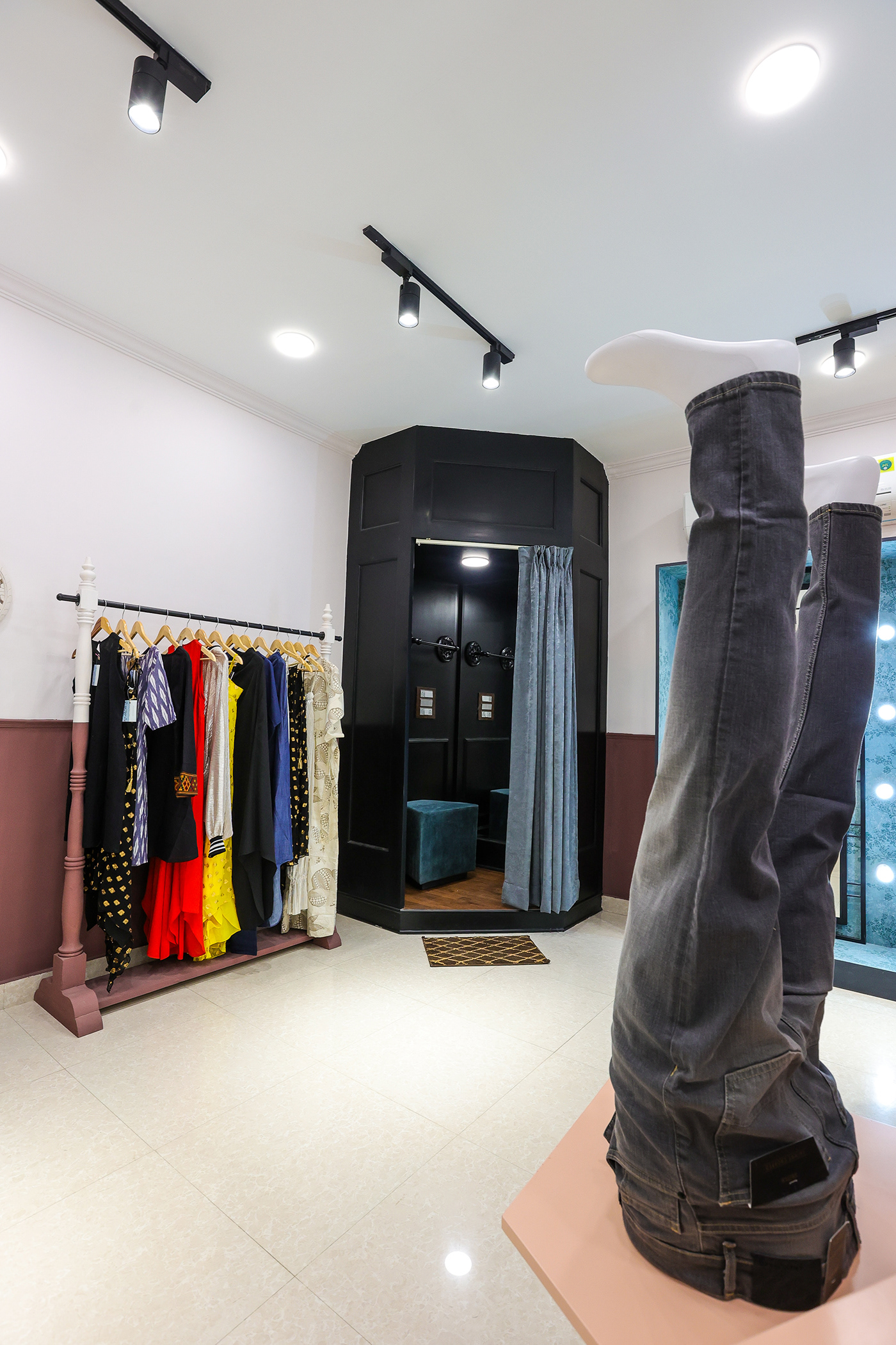 Anastasiya Gushchina丨服装店丨Shades | Store Interior-2