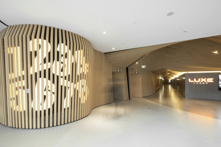 翻阅剧本的宫殿电影院-14