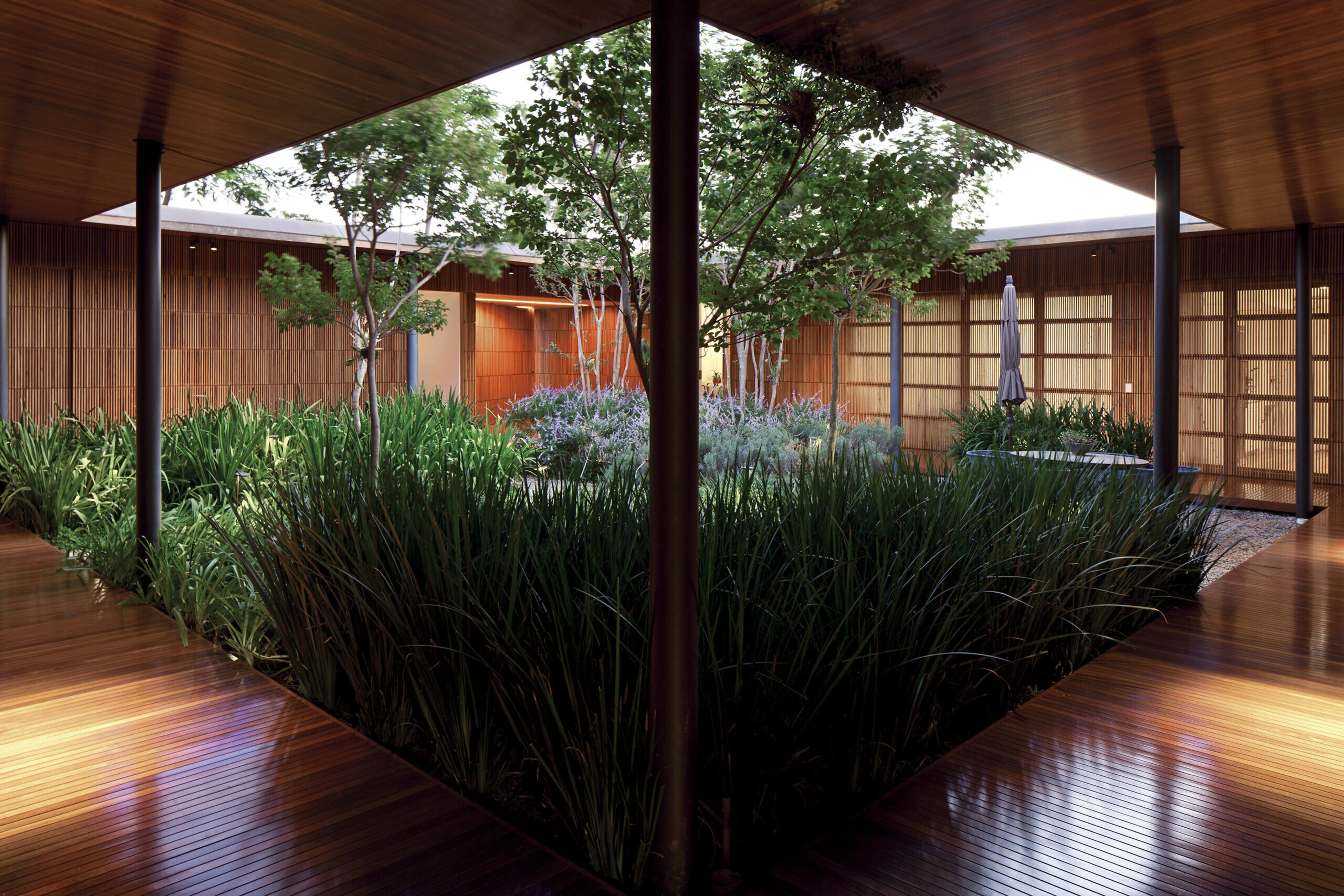 ML住宅

注：由于ML没有更多背景信息难以准确判断其具体指代，这里按一般情况保留英文缩写若有更详细的信息，可进一步完善翻译 丨PortugalPorto丨Bernardes + Jacobsen Arquitetura-25