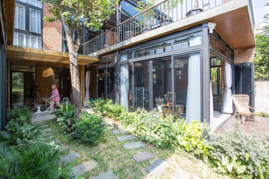 山间双户共享家园·Sơn Trà半岛自然美景中的简约别墅设计-13