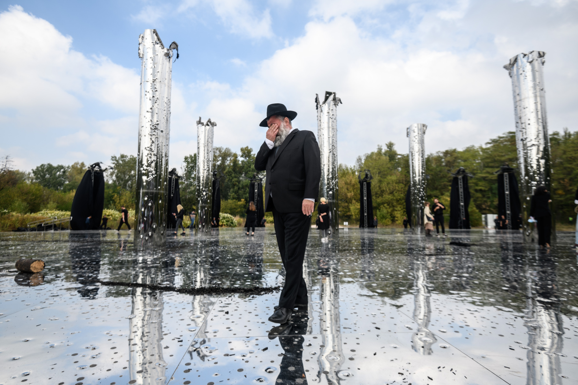 Mirror Field Installation / Babyn Yar Holocaust Memorial Center-23