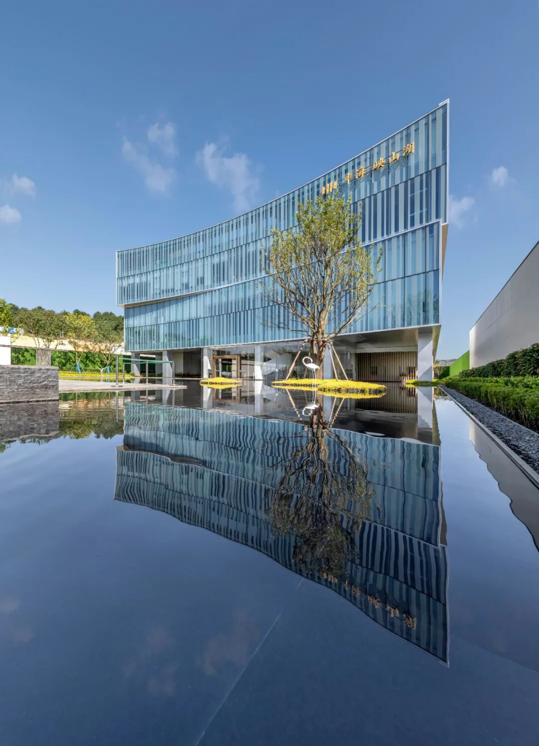 贵阳中海映山湖展示中心 | 山水相融,现代与自然的和谐共生-43