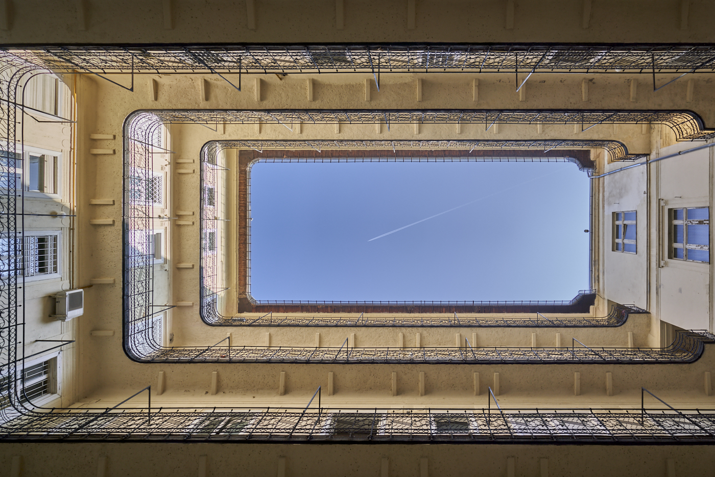 布达佩斯内部庭院 1 号丨HungaryBudapest-5