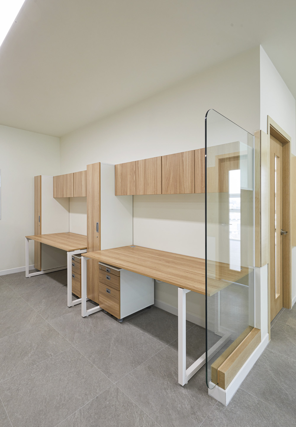 白色与木质，打造 60 平极简办公空间-13