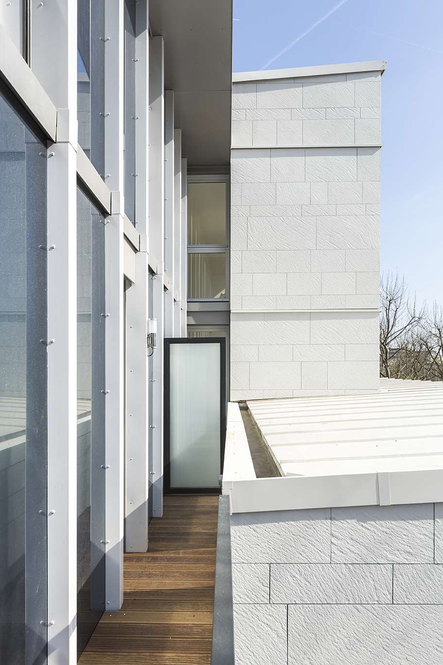 巴黎“蓝色屋顶”木结构住宅楼-23