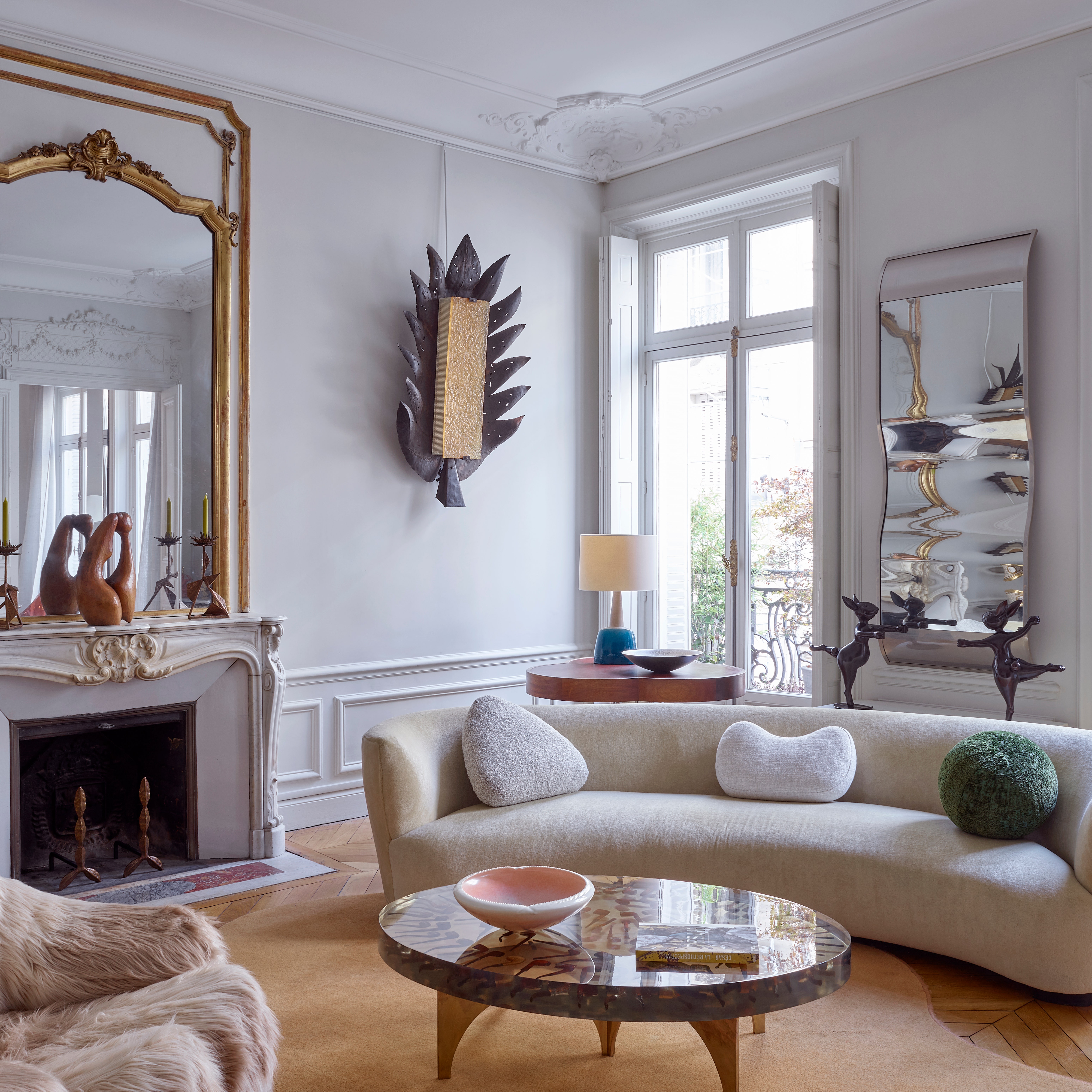 诗意巴黎公寓 | 色彩碰撞的复古与现代-0