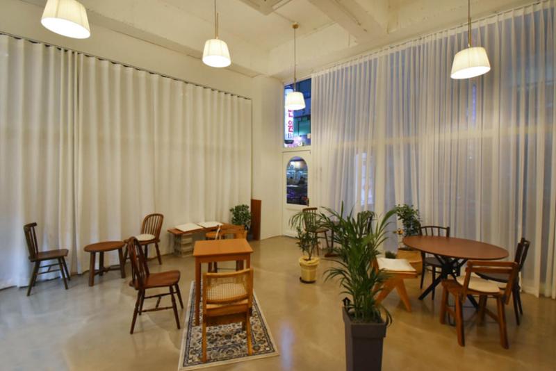 温暖 14 坪的“白色&木质”咖啡馆设计-6