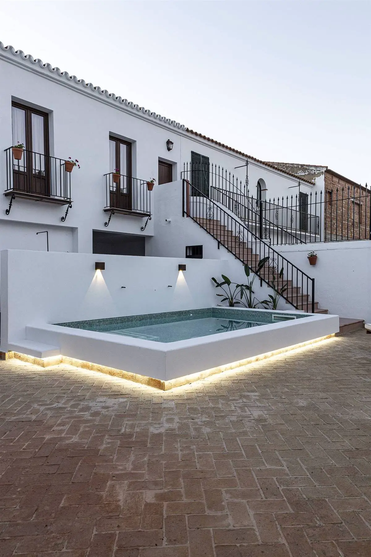 西班牙 50 年代沙色别墅 | 传统与现代的完美融合-13