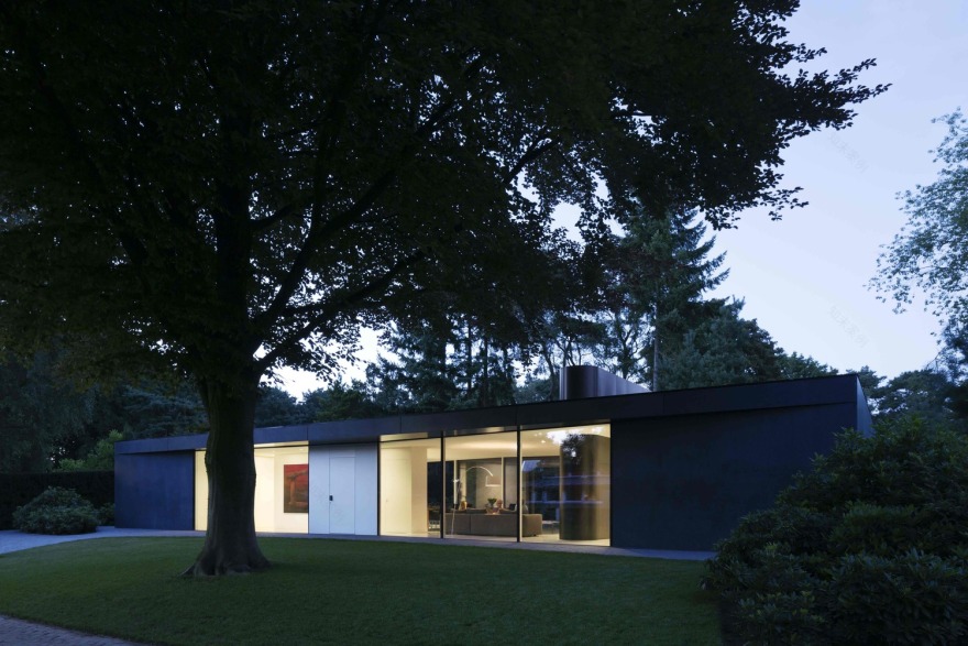 荷兰极简别墅 内外空间完美融合-25