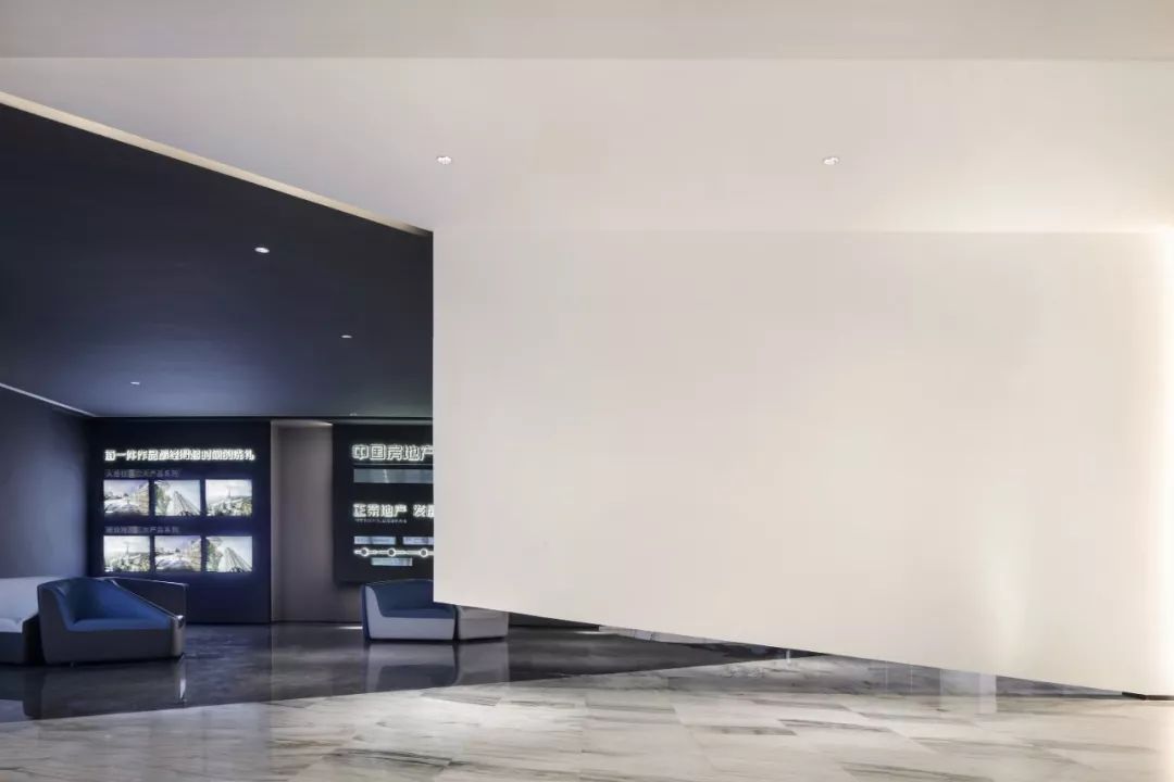 几何律动中的莆田正荣销售中心-8