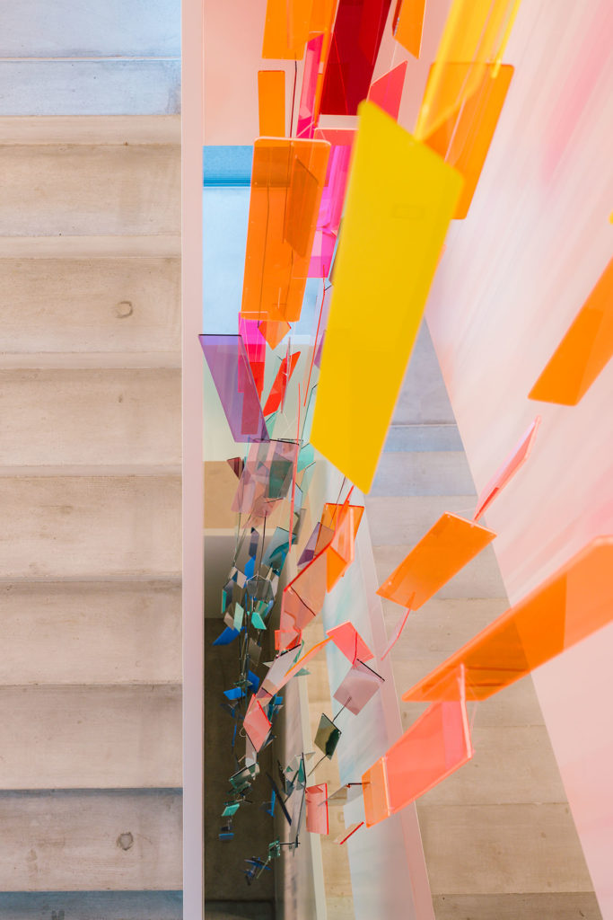 色彩螺旋楼梯,自然元素与建筑设计的完美融合-13