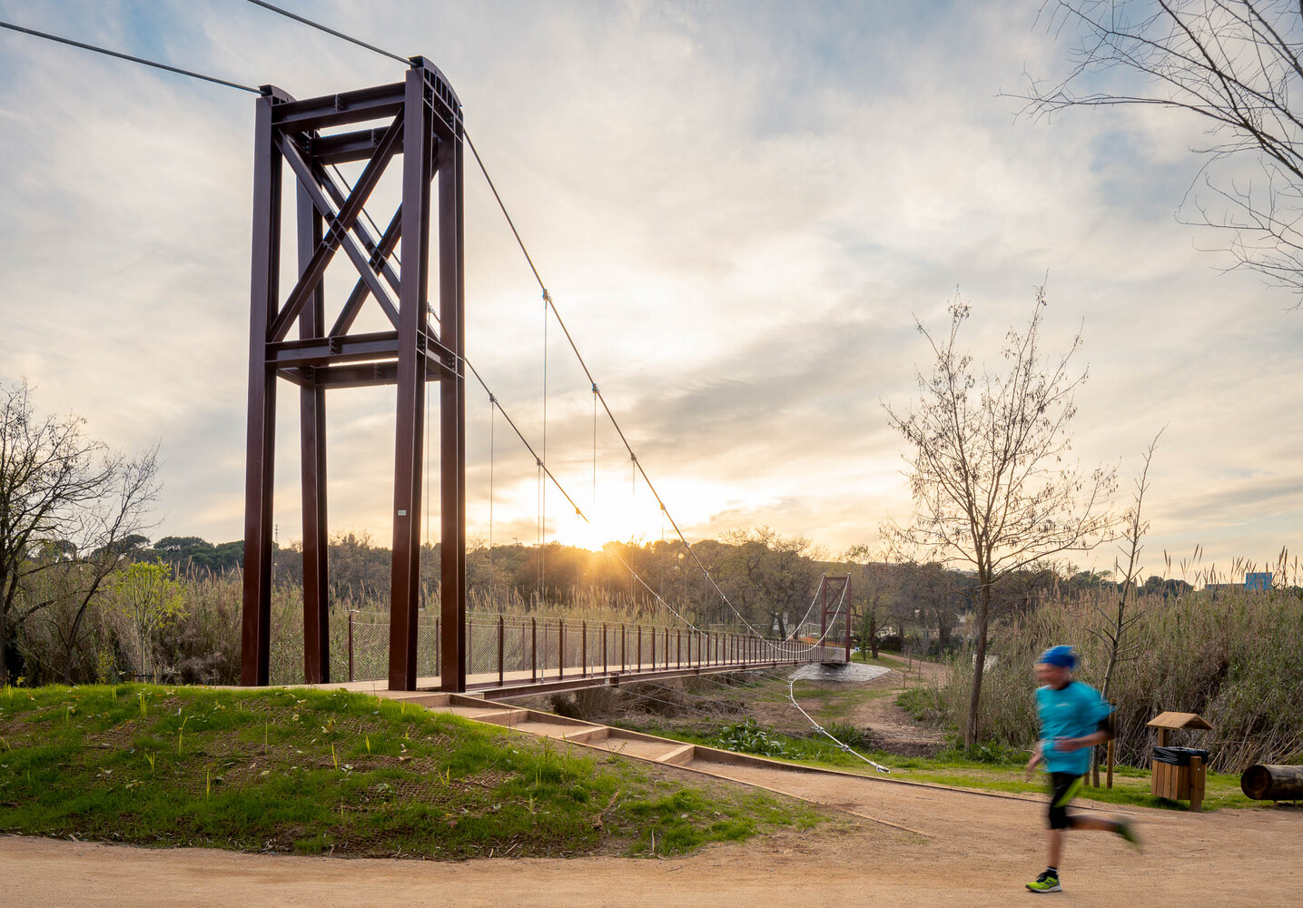 西班牙里波尔河上的人行桥-10
