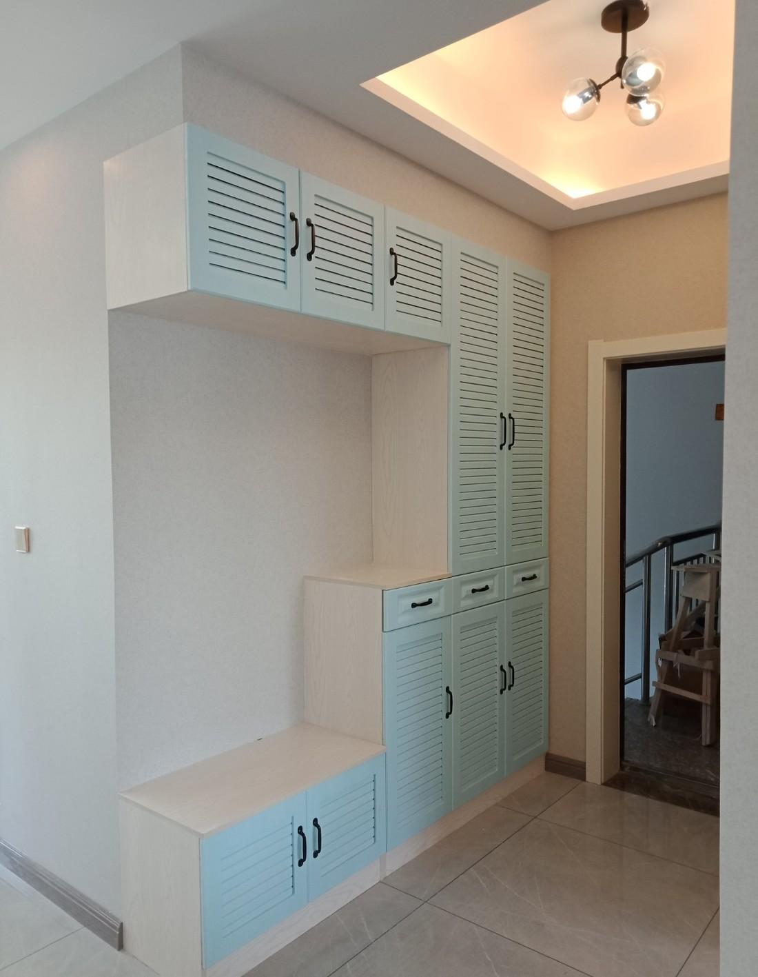 简约留白，错位灯带打造现代家居空间-2