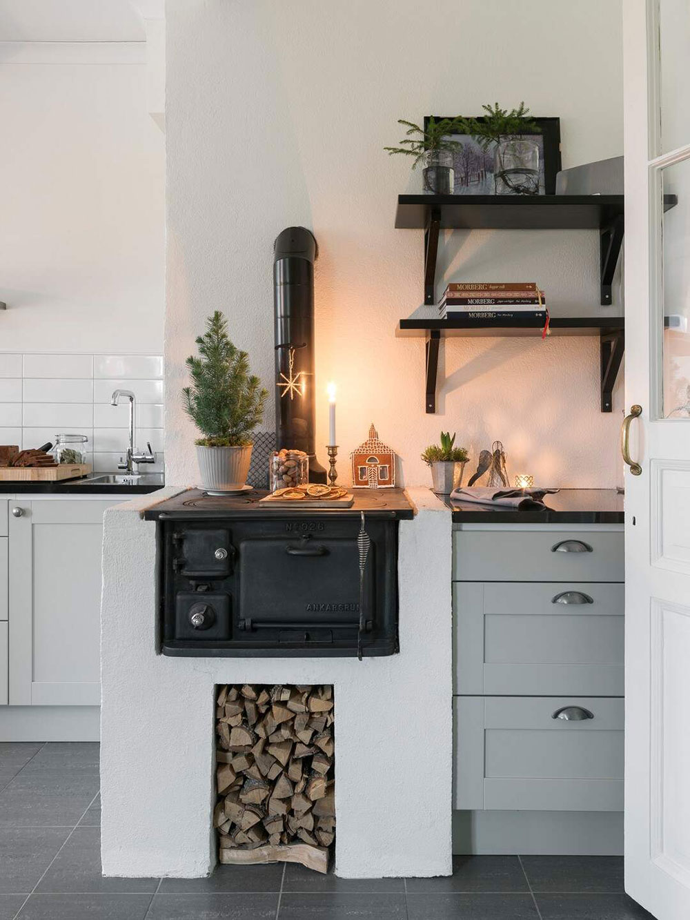 18 世纪瑞典古宅的温馨圣诞装饰-3