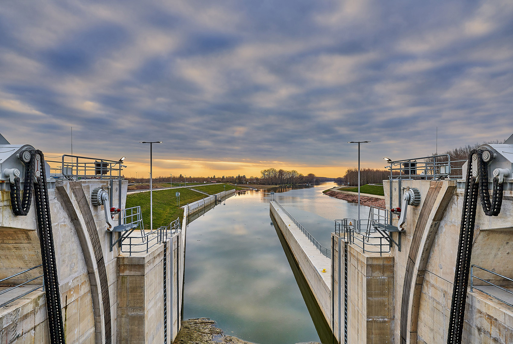 匈牙利 MosoniDanube 防洪闸门控制大楼丨TÉRHÁLÓZAT-43