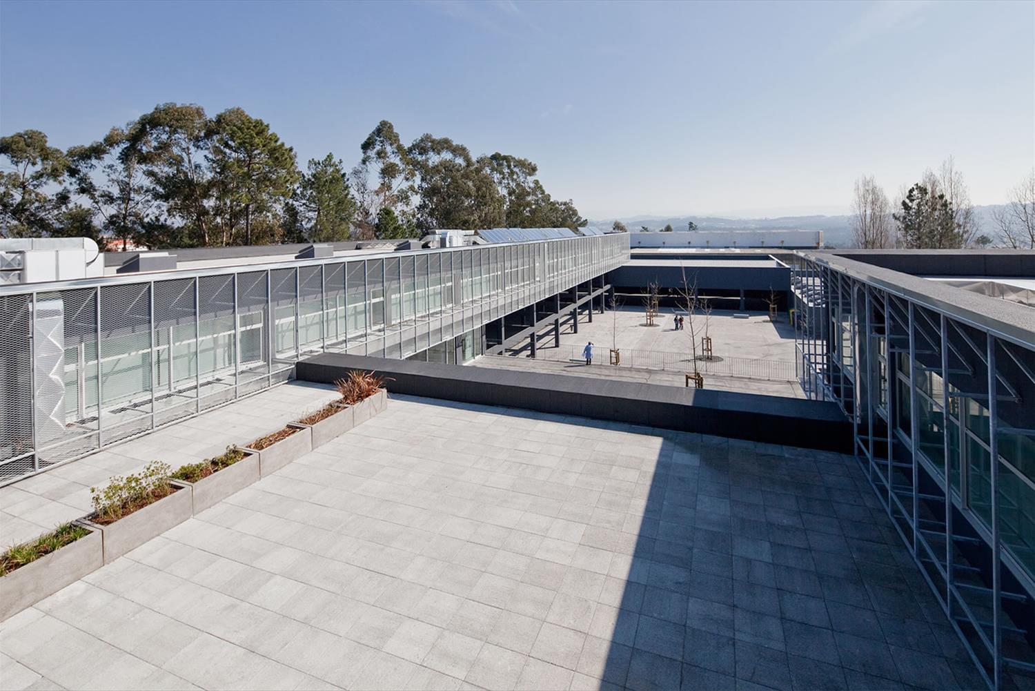 葡萄牙 Lousada 市立中学 | 环保与科技融合的现代教育空间-12