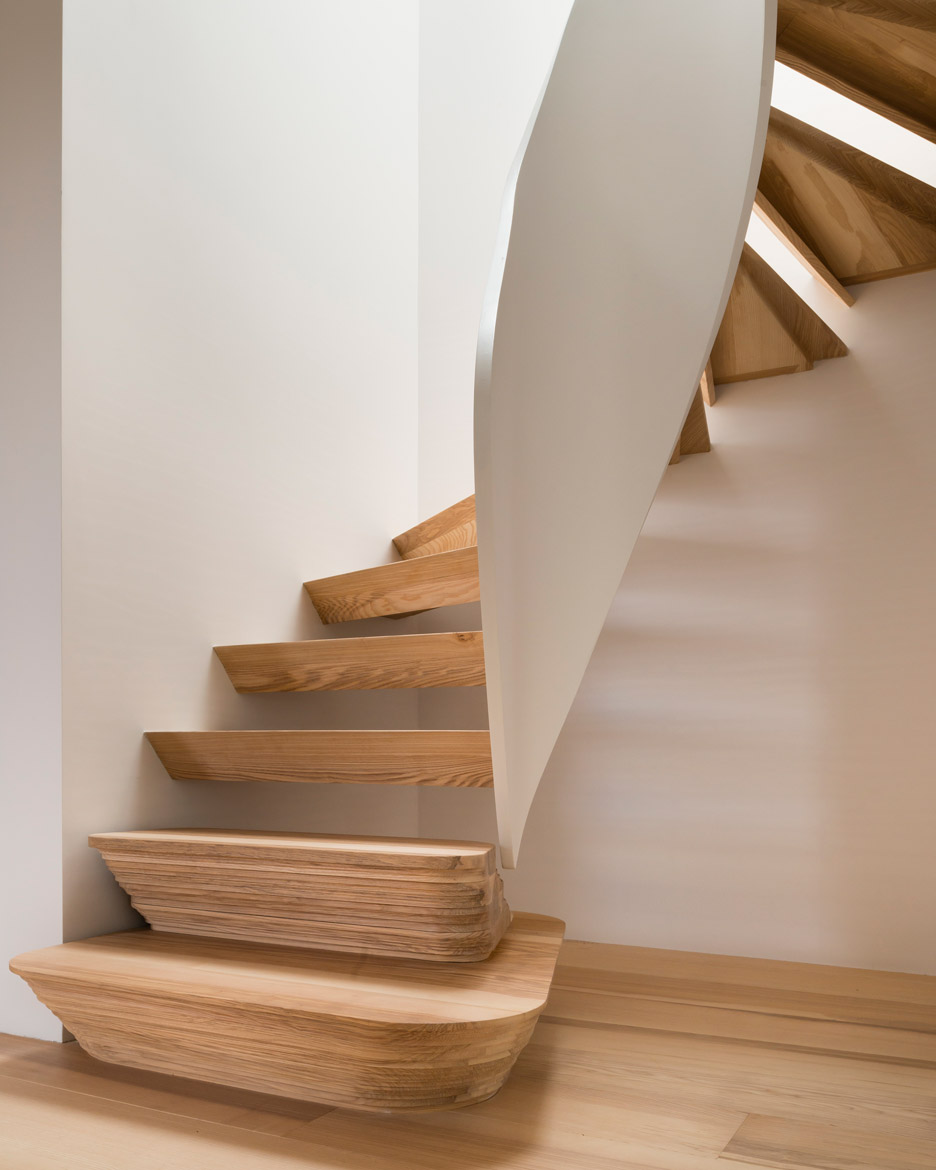 伦敦 51 建筑改造意大利风格家庭住宅，扭曲楼梯成空间亮点-2