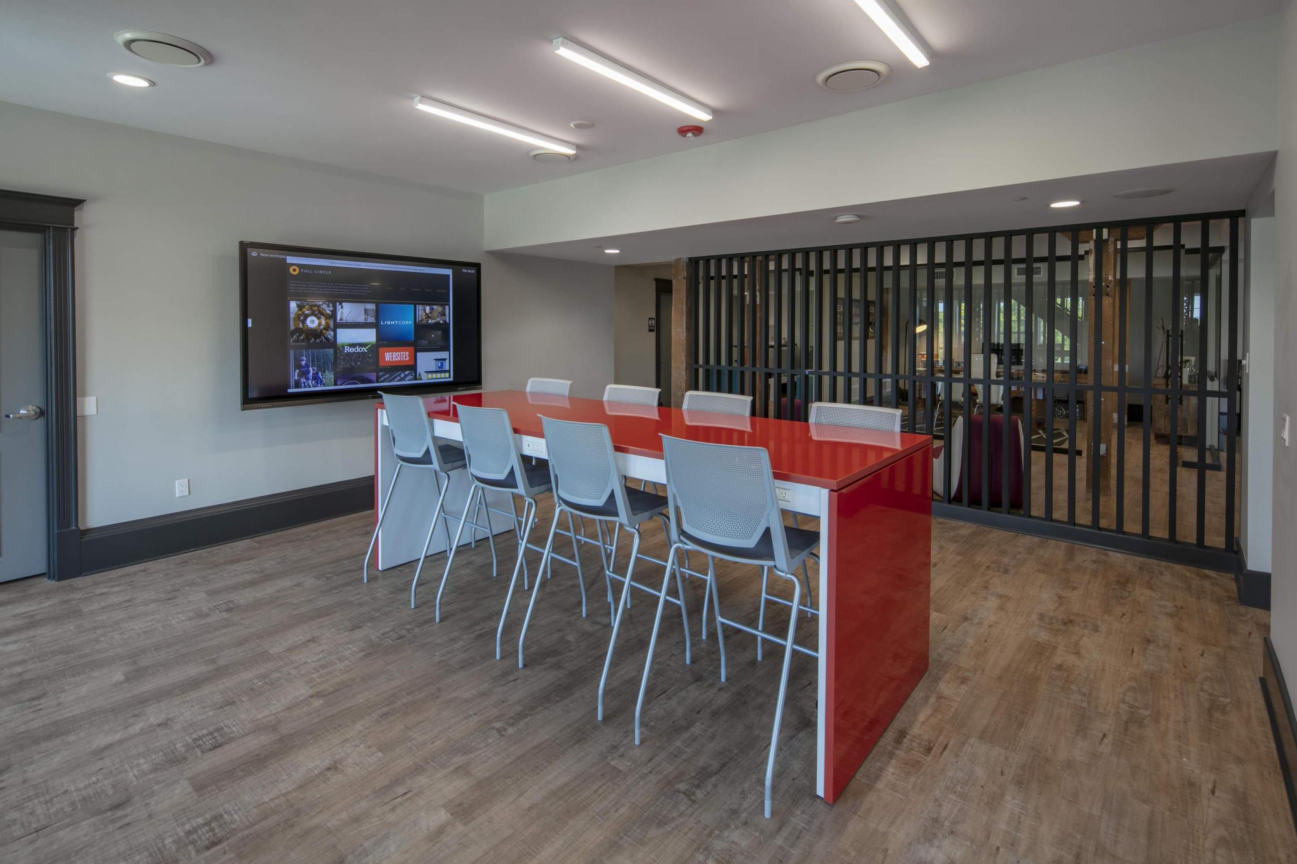 全圆环营销设计公司办公室翻新丨Ghafari Associates-13