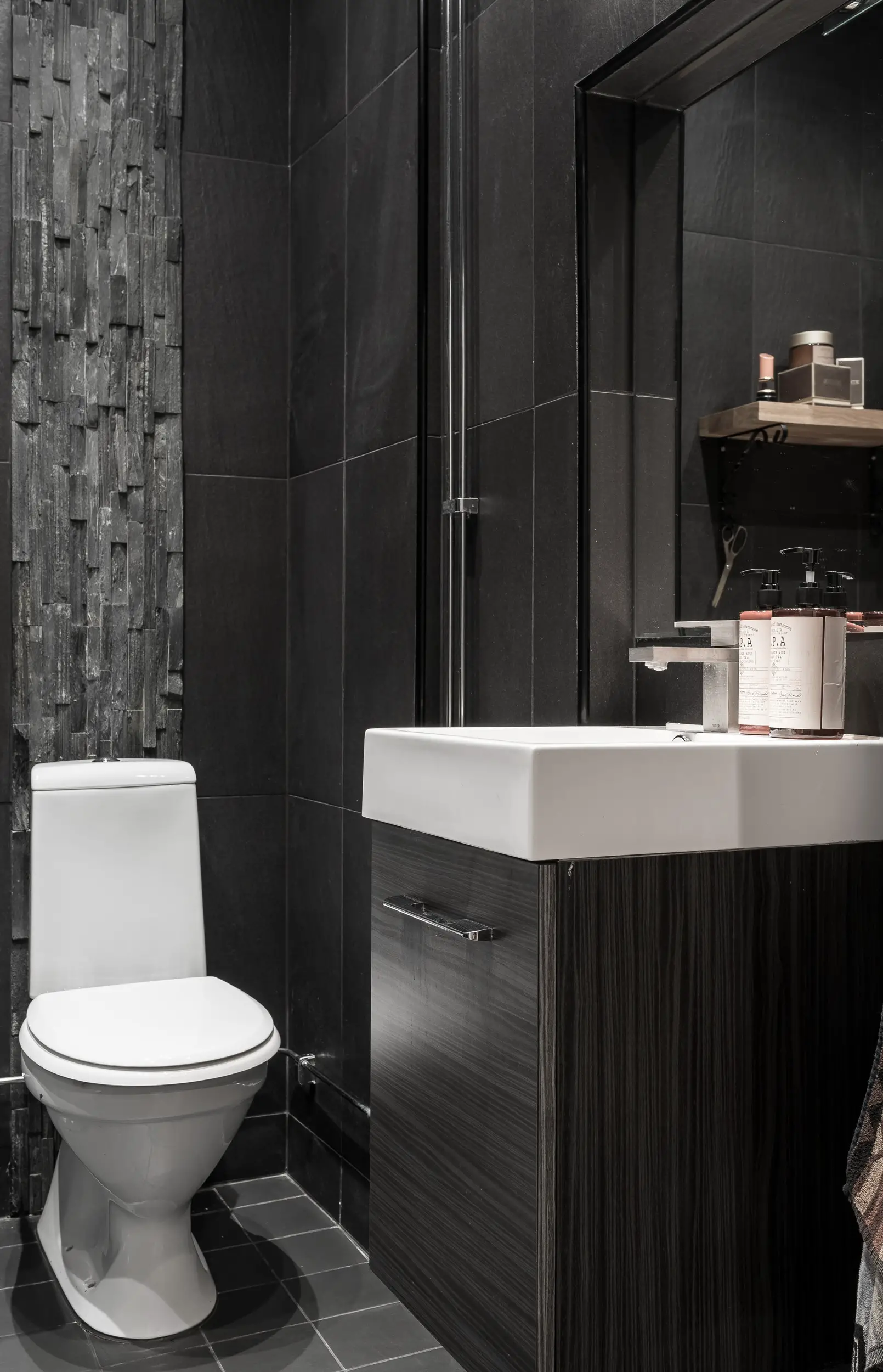 暗夜公寓，灰色温馨空间-22