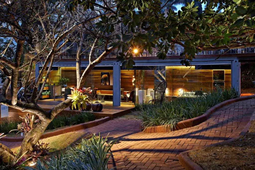 巴西 27 平米玻璃集装箱住宅 | 尽享自然风光的创新设计-12