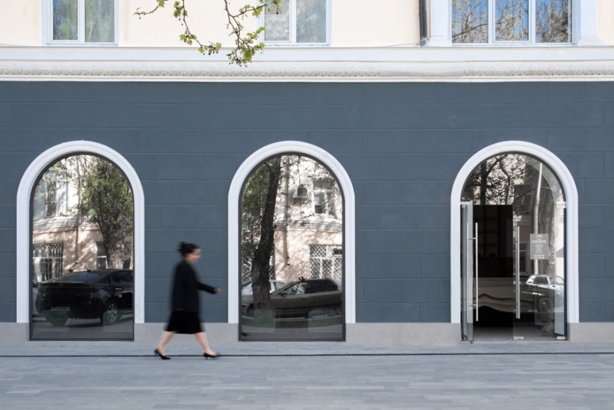 俄罗斯里海边精致咖啡馆,棋盘格与曲线交融的创意设计-44