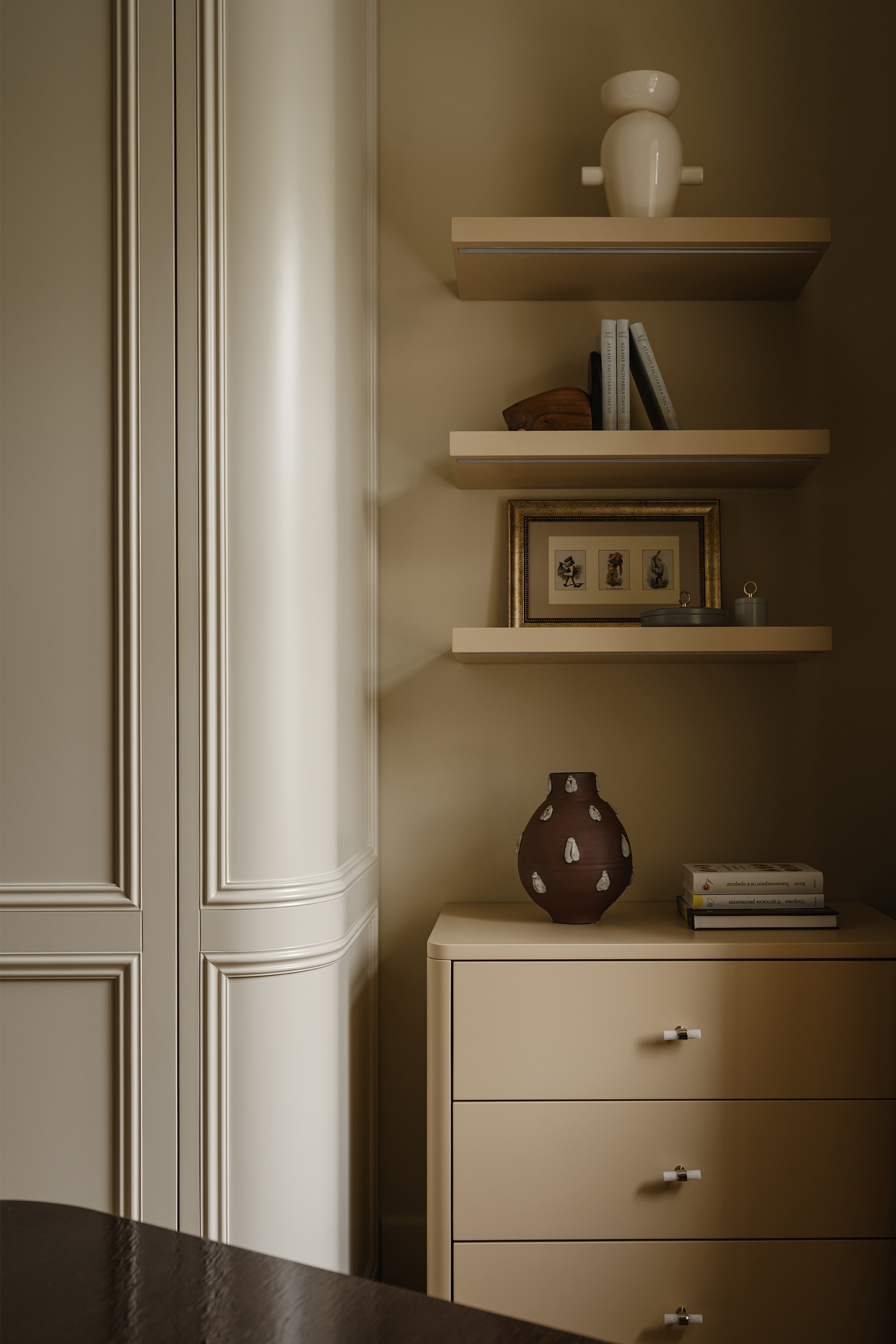 Elegant Apartment in Warm Tones : 当代设计表达丨Vera Lemeshko-19