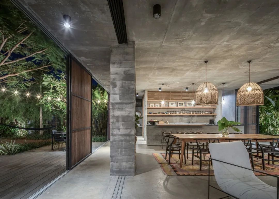 印度尼西亚 800㎡私密住宅,绿色景观中的混凝土盒子-15