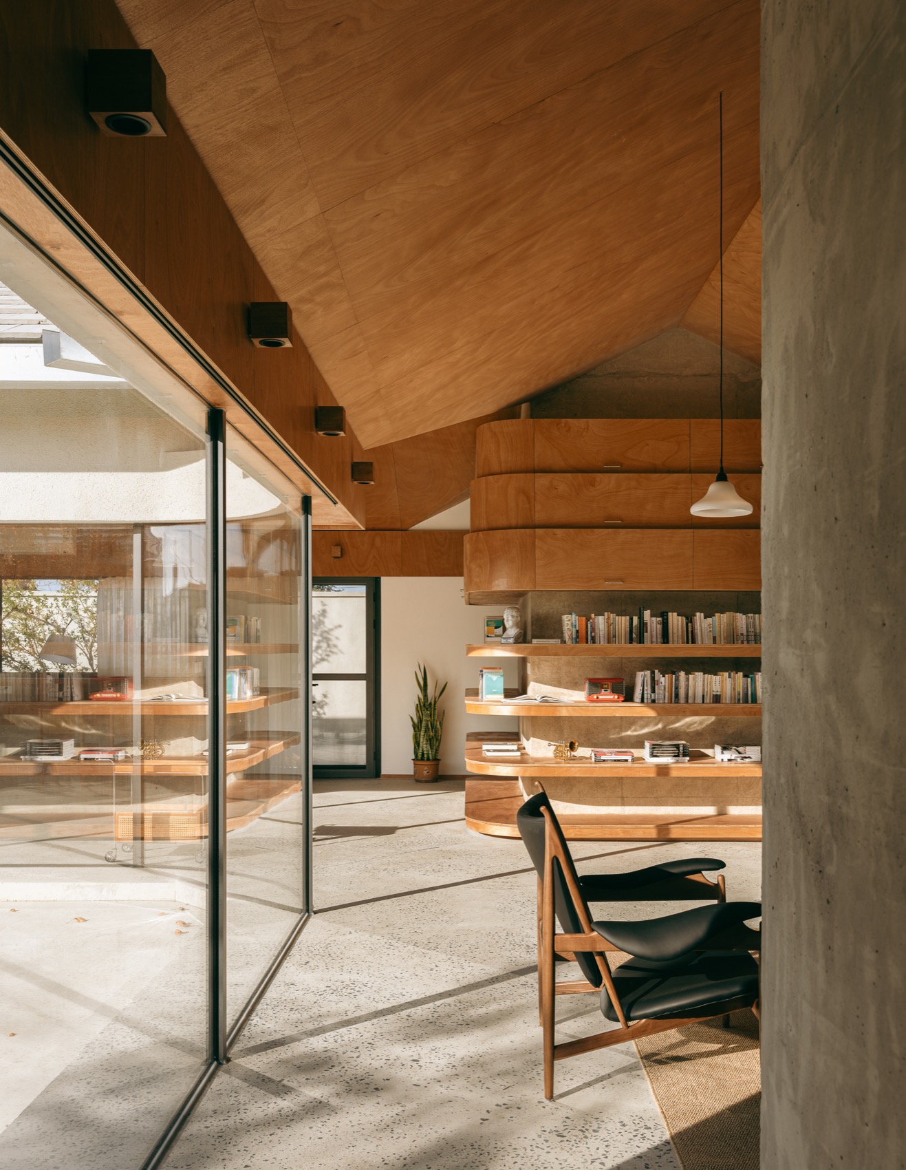 十字交叉之家 – 一朵屋面下的安顿与穿梭丨中国北京丨察社办公室-28
