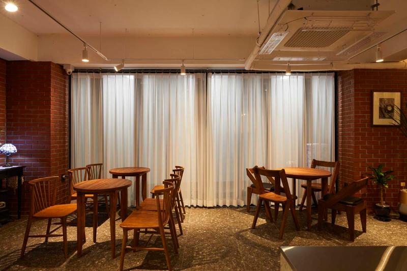 现代简约 22 平米咖啡厅，大理石与木头的温馨空间-17