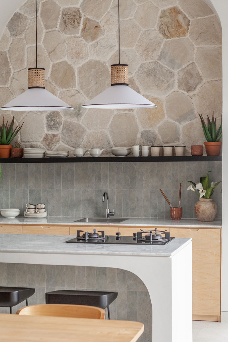 巴厘岛假日别墅 | 弧形与绿植的时尚设计-9