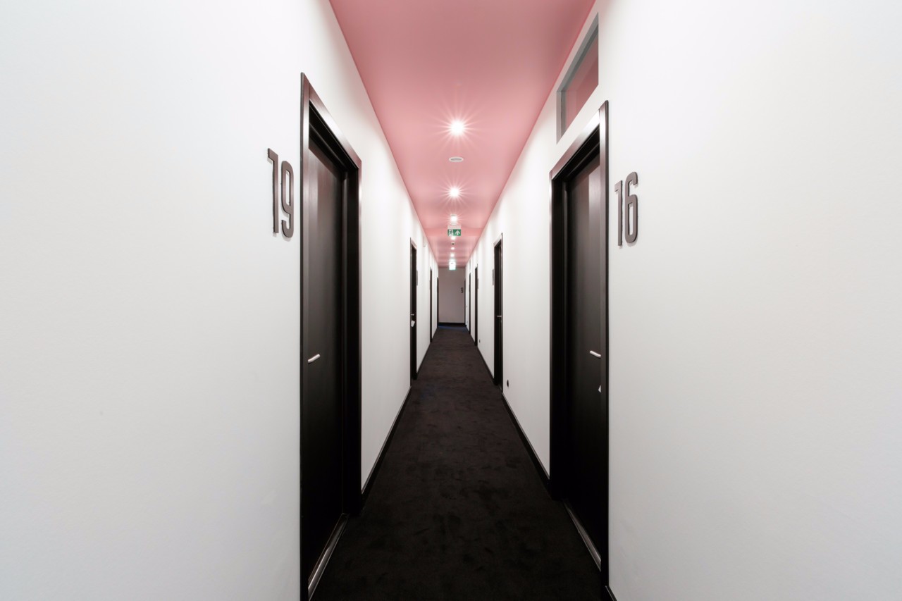 Pokrovka 6 Hotel 酒店：糖浆色装饰空间-19