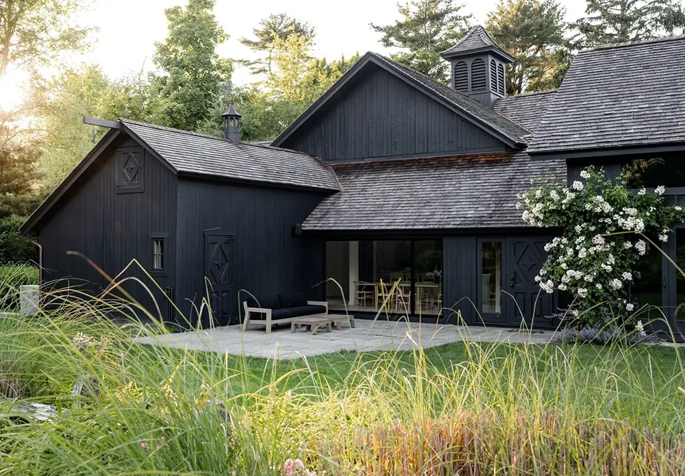 明亮与黑暗的碰撞 | Connecticut 北美风格住宅设计-23