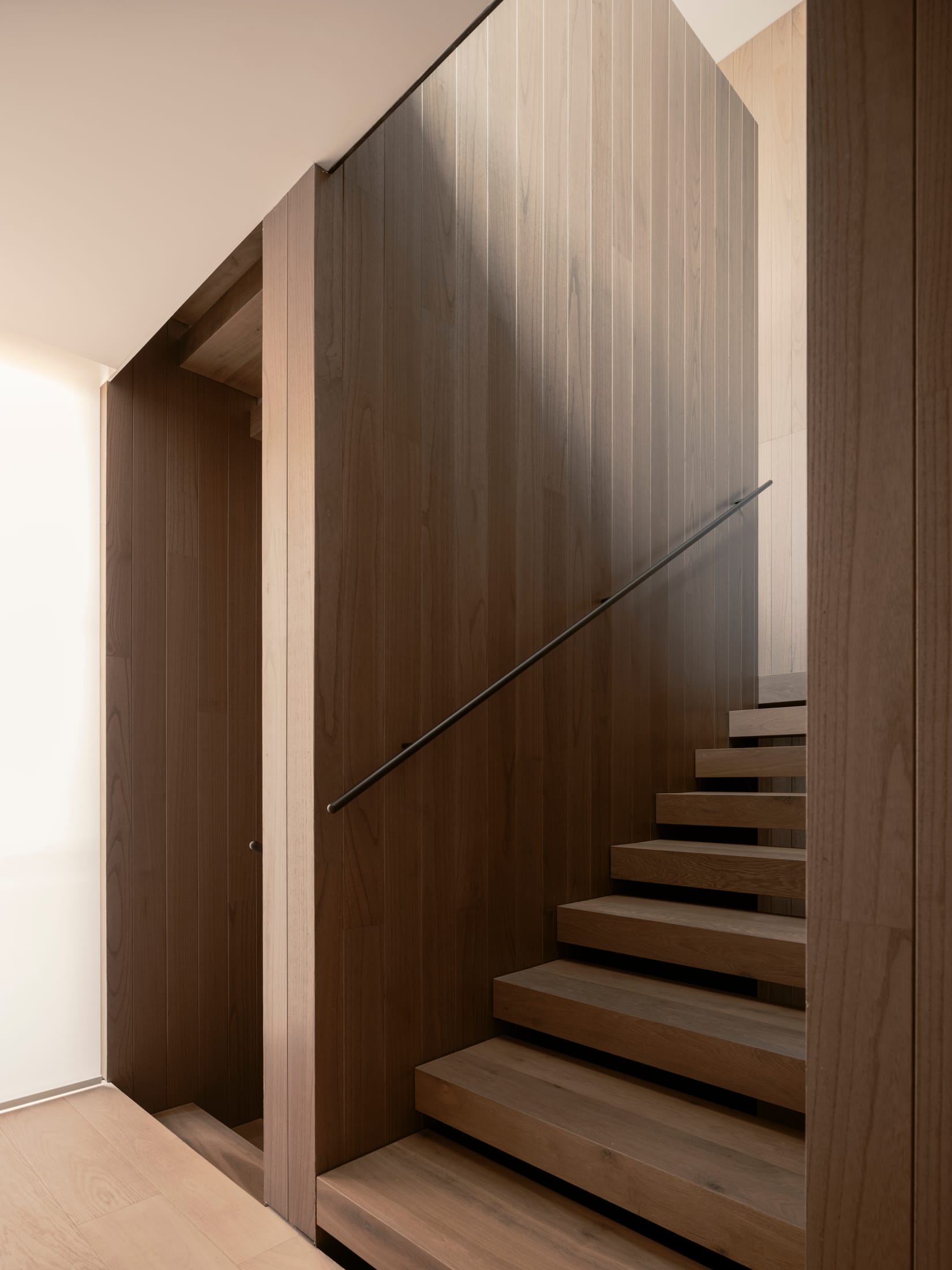 Back of the Moon: A Multi-Generational Coastal Retreat in Maianbar.-22