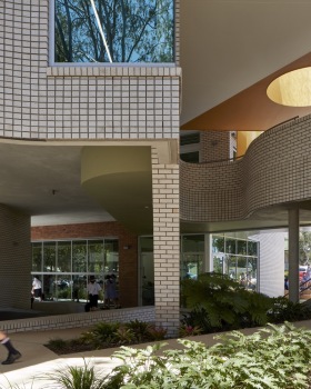 Cannon Hill Anglican College D Block | 融入自然的灵活学习空间