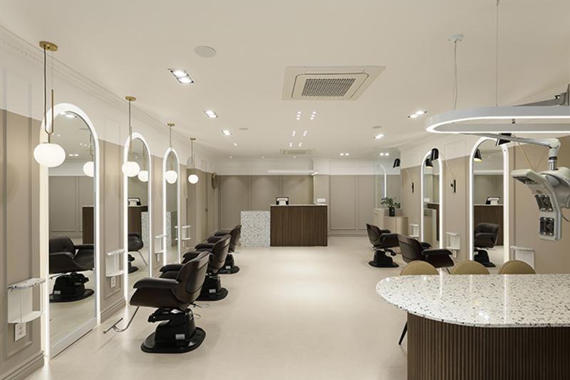 简约时尚的 38 平米美容院设计-5