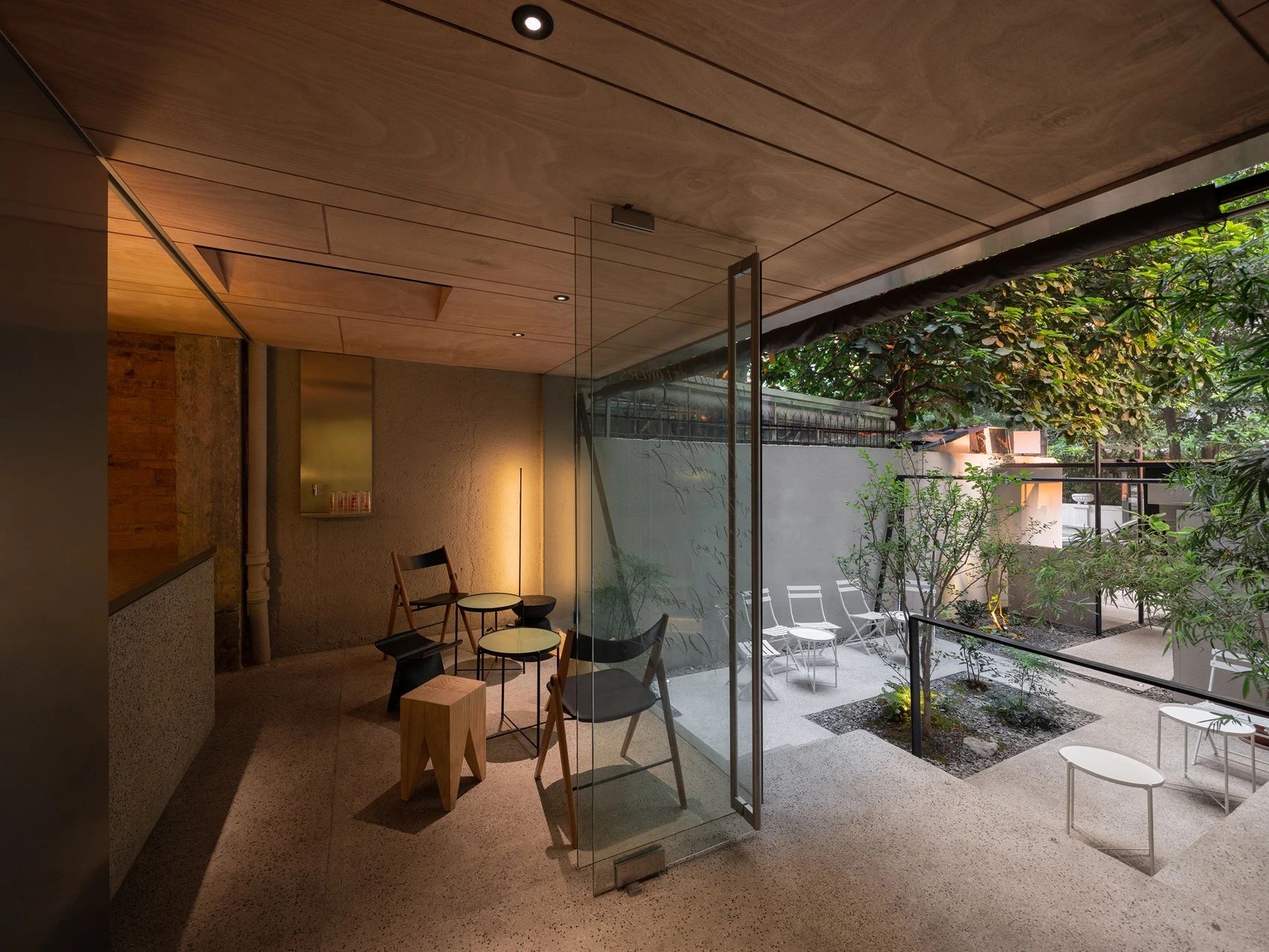 模糊室内与花园的边界 椿 氹边建筑-0