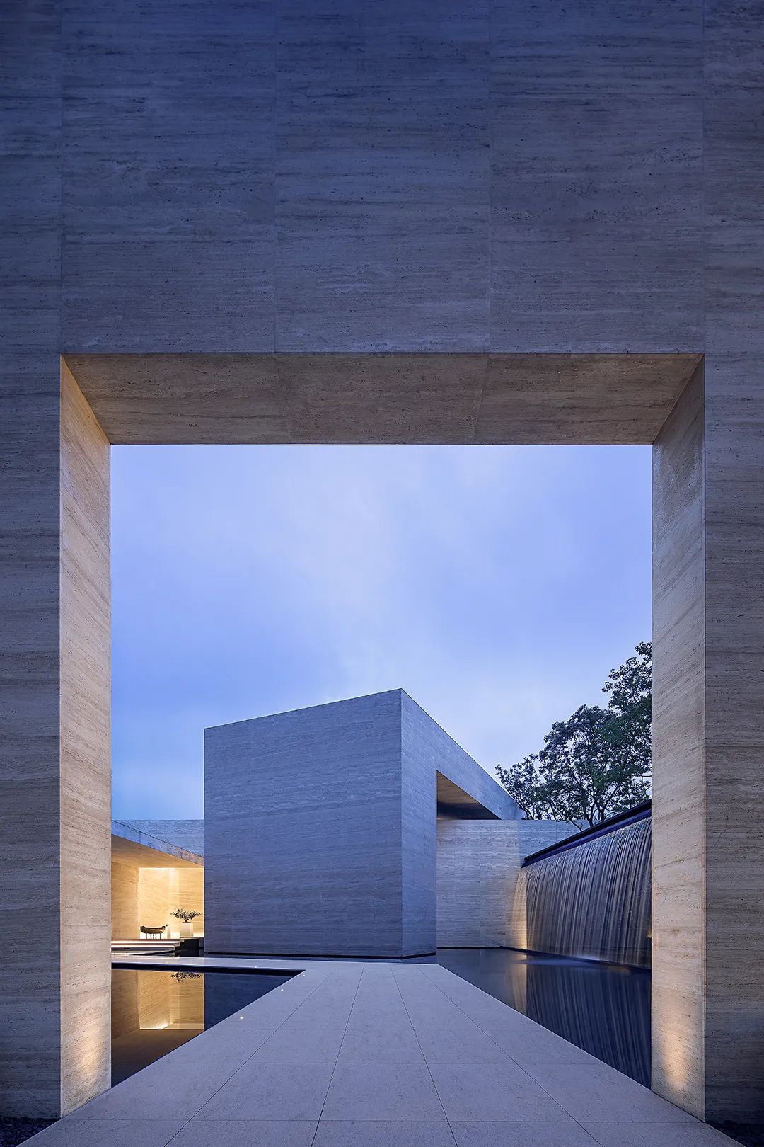 重庆壹方艺术馆 | 解构自然，重塑山城艺术地标-35