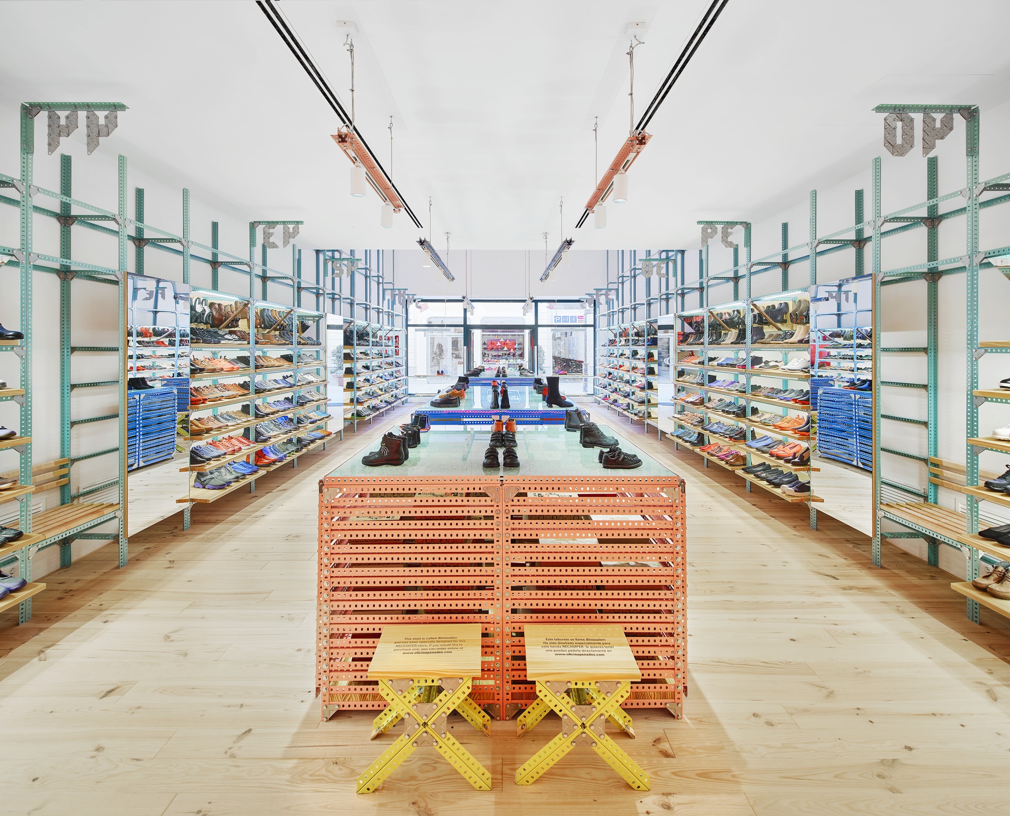 Camper Store / Oficina Penadés-24