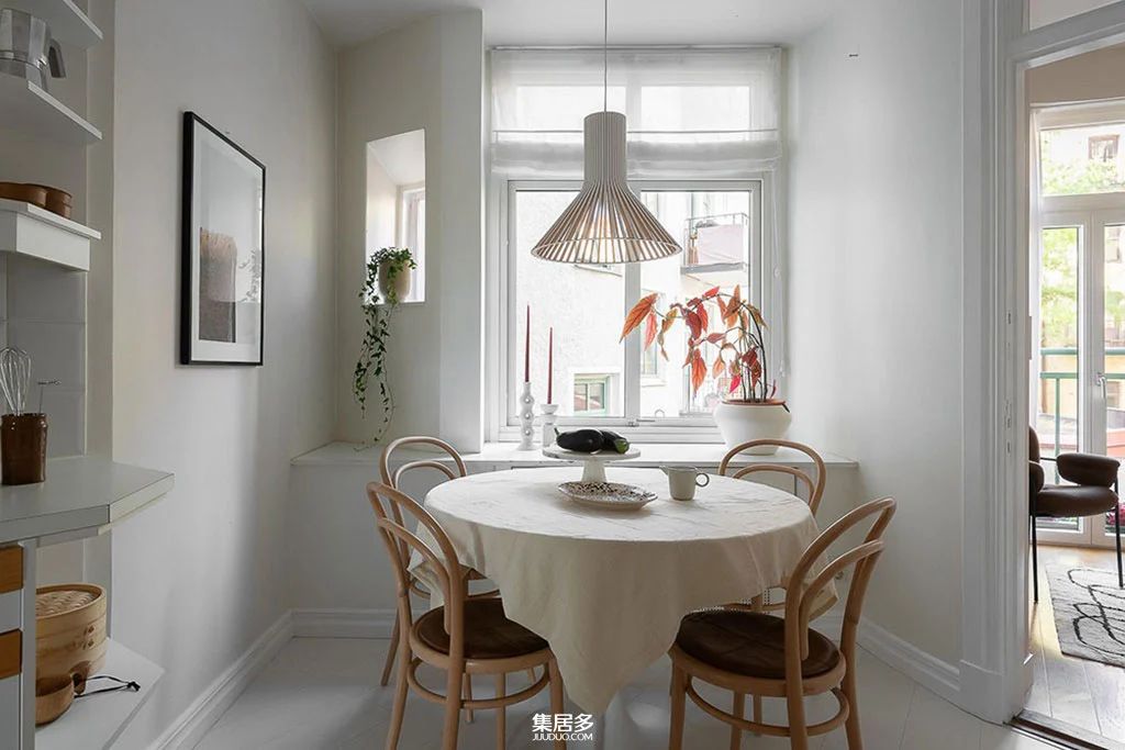 明亮斯堪的纳维亚公寓中的画廊式墙面点亮家居艺术-22