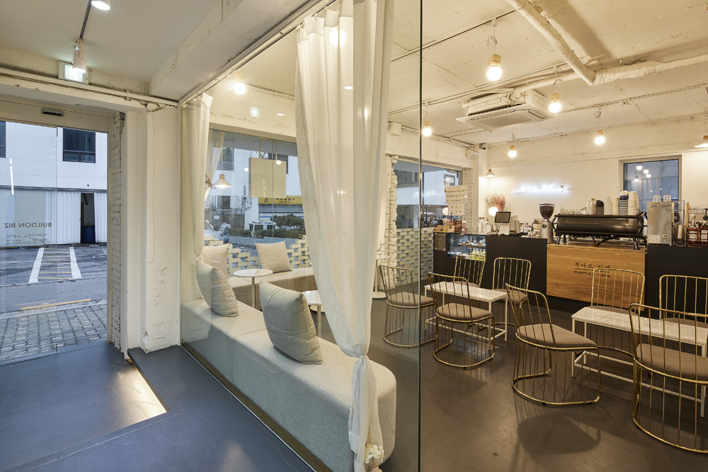 180 度全透明咖啡厅 | 极简设计的典范-6