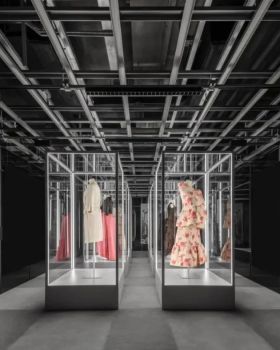 巴黎世家北京三里屯太古里旗舰店及“霓裳风华  巴黎世家古董珍藏展”丨中国北京