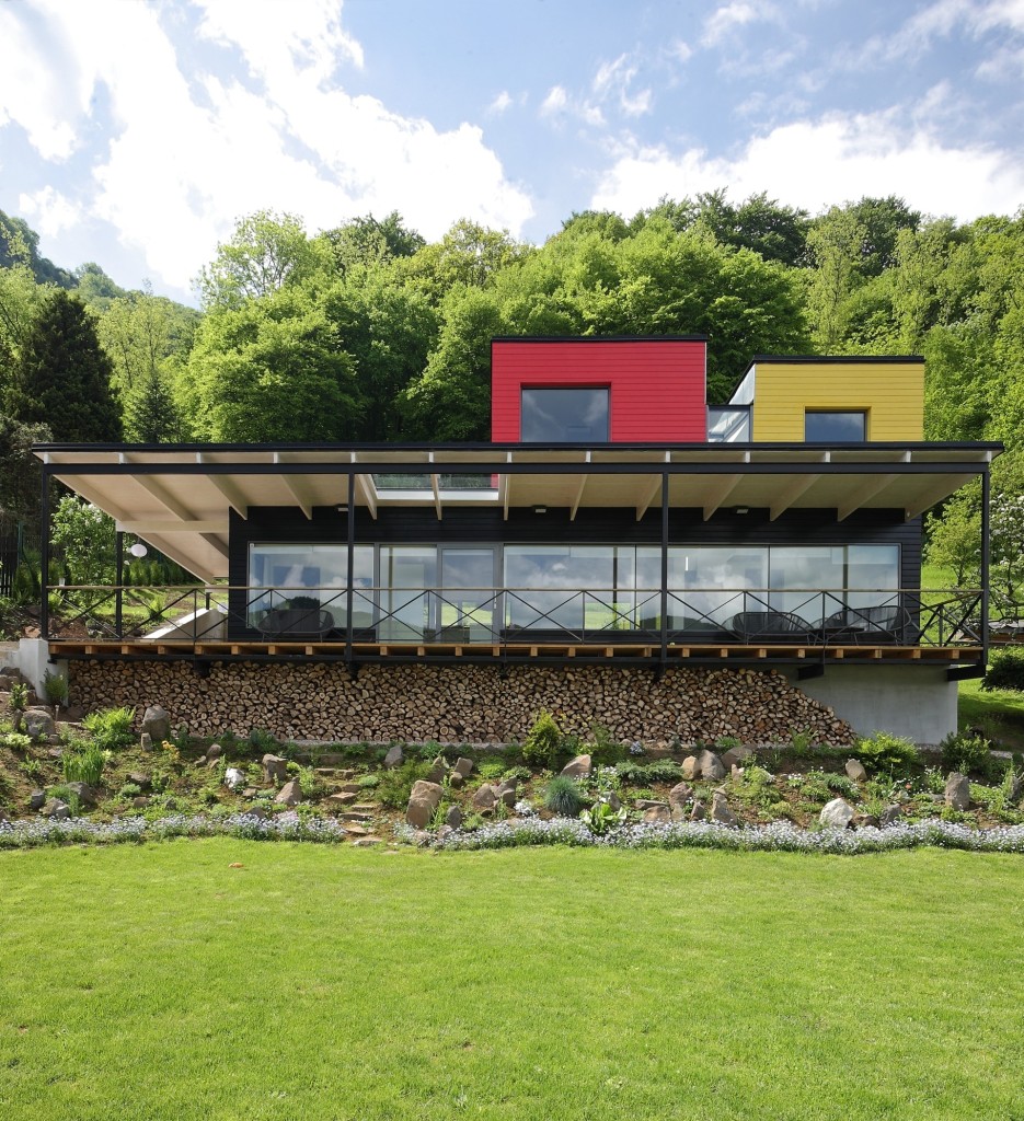 私人块状房屋项目（建在陡峭斜坡上）丨捷克丨3+1 architekti设计工作室-1