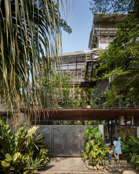绿意盎然的别墅住宅兼工作室丨印度丨Realrich Architecture Workshop