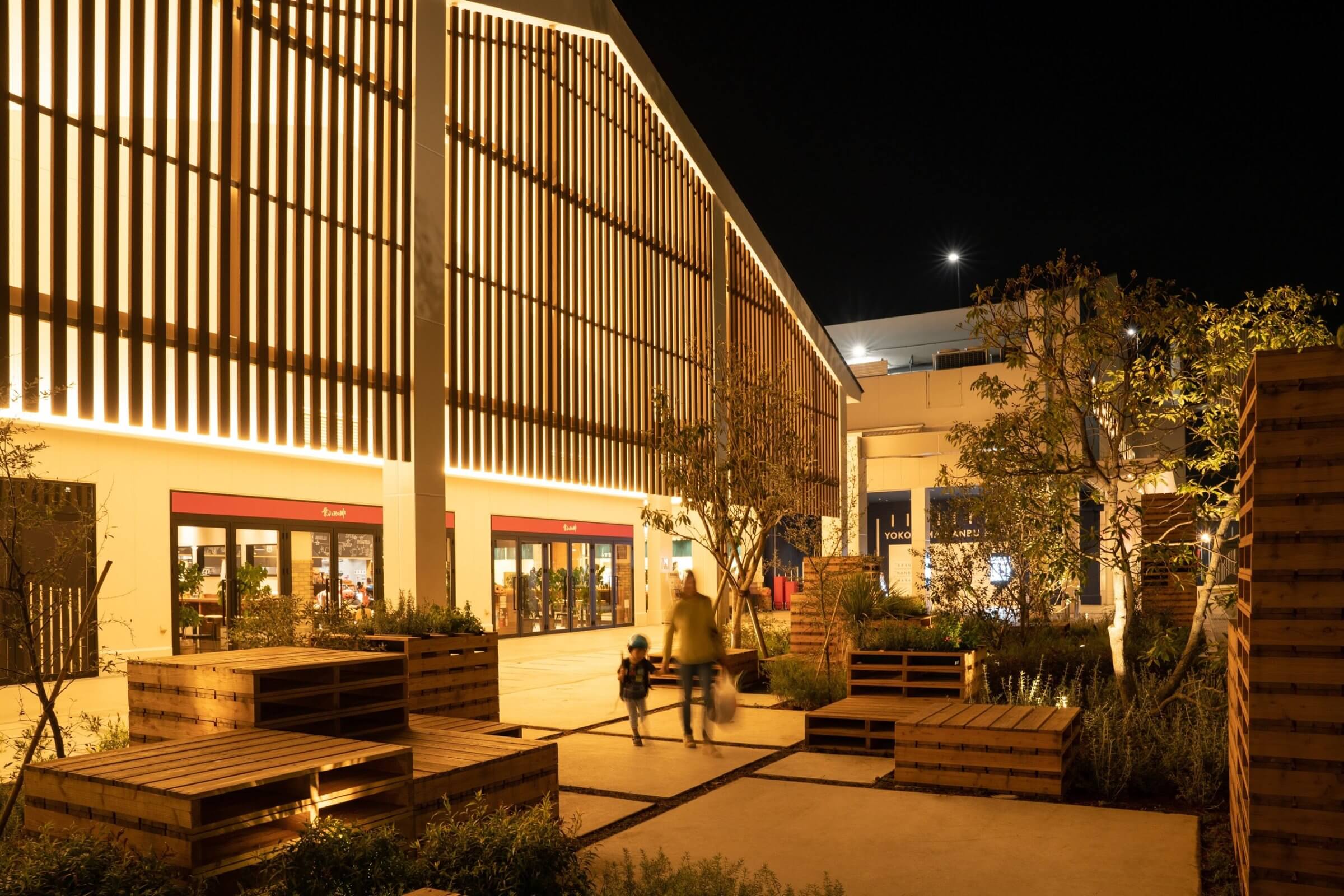 
      BRANCH Yokohama Nanbu Market ｜ STGK Inc. | Landscape Design - Creating a living human-scape
    -18