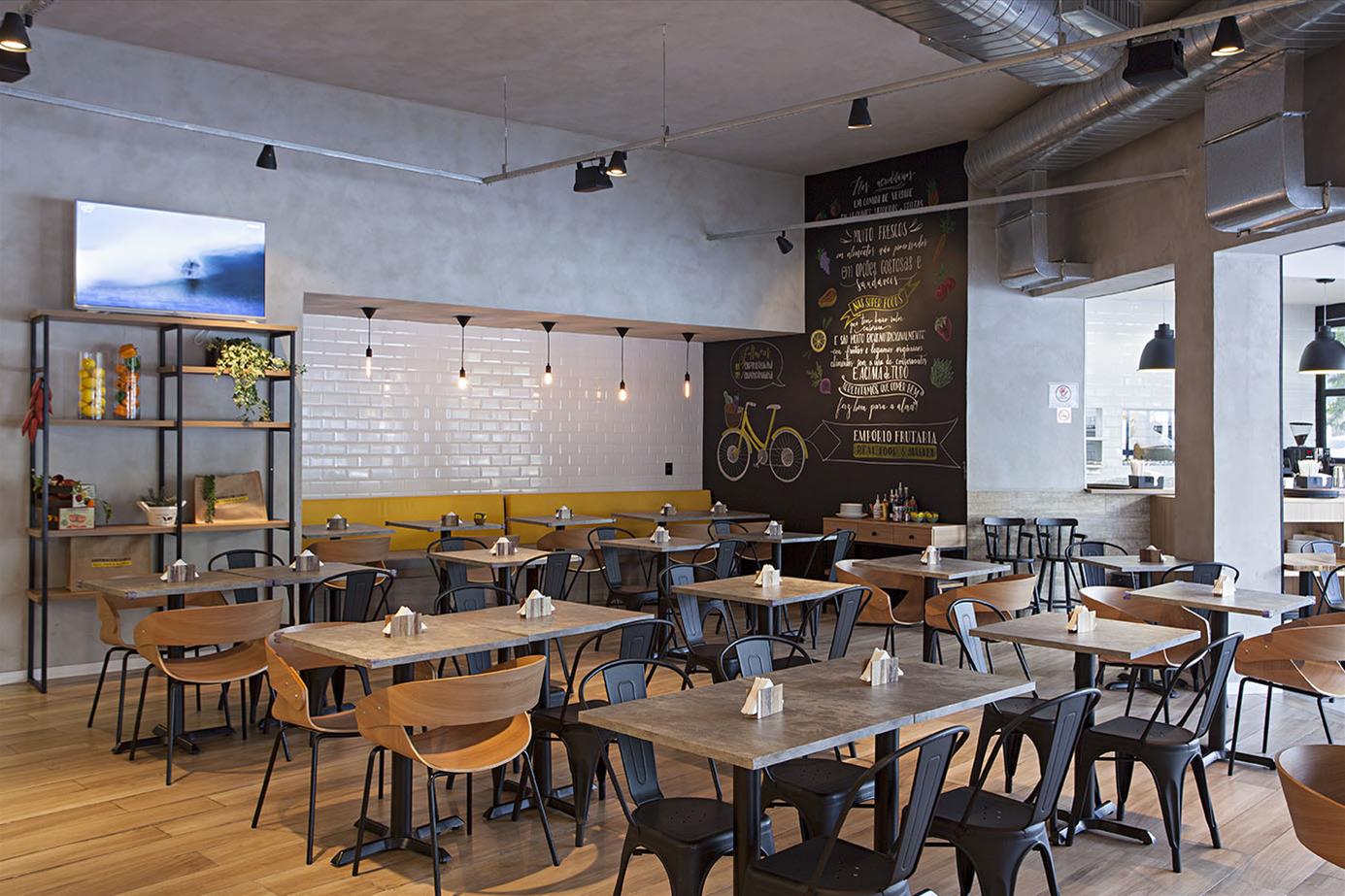 巴西 Empório Frutaria · 工业风自然美食市场设计-19