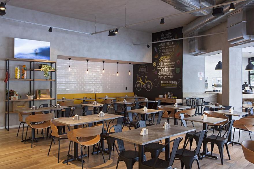巴西 Empório Frutaria · 工业风自然美食市场设计-19