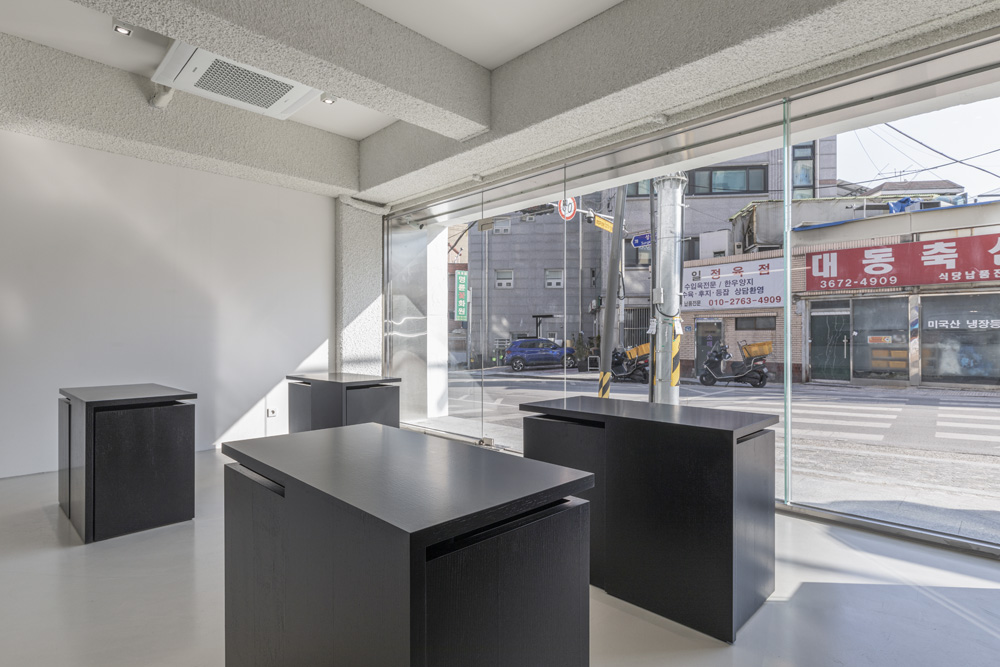 20 平米黑白极简咖啡馆设计，玩转空间魔法-14