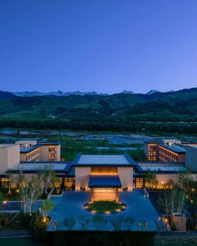 新疆那拉提智选假日酒店丨中国新疆丨CCD郑中设计