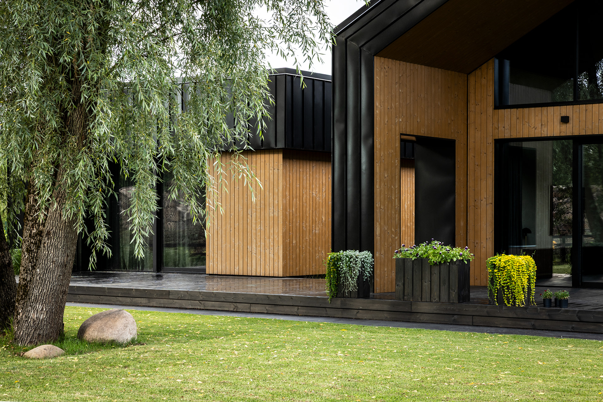 拉脱维亚瓦尔扎斯私人花园设计丨景观建筑师Agnese Purvina-8